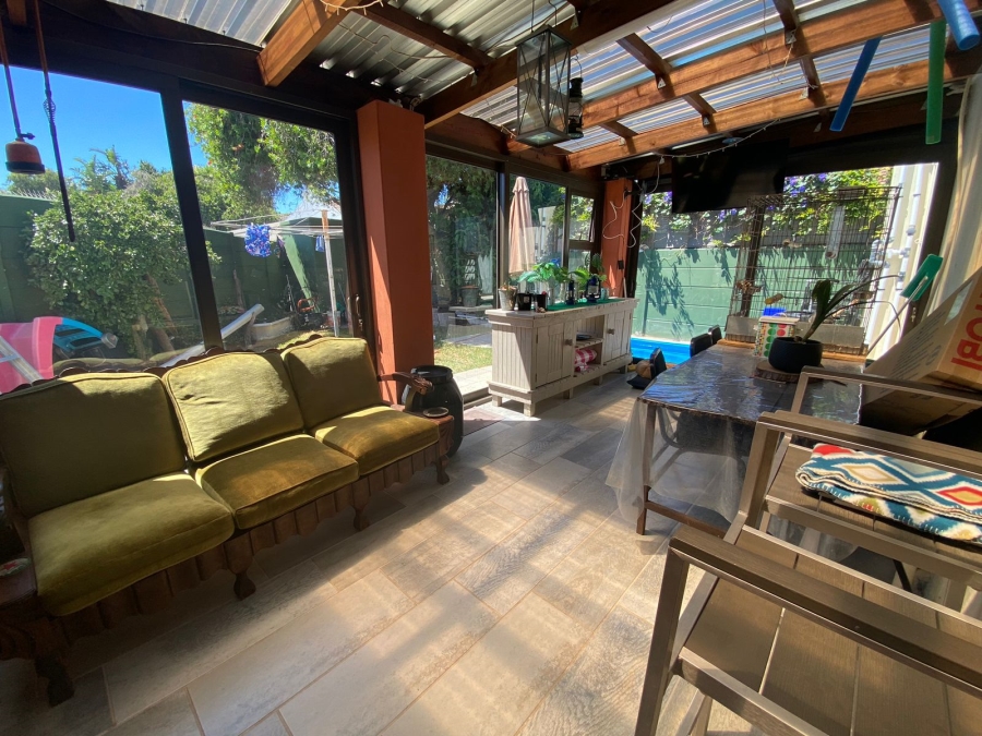 To Let 2 Bedroom Property for Rent in Table View Western Cape